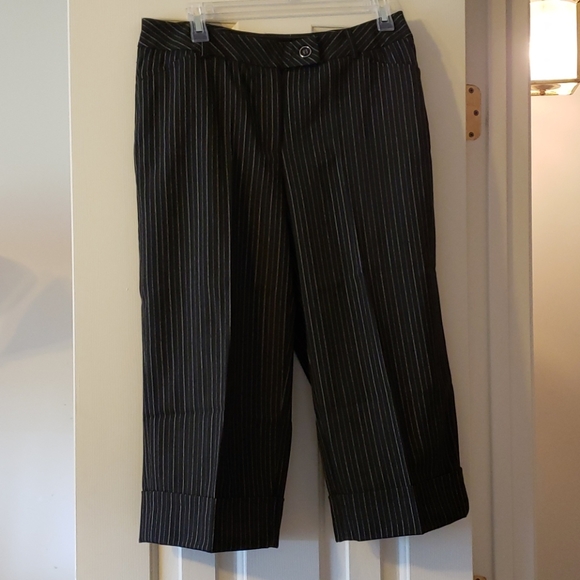 NWT WHBM Black Capri Pants - Picture 5 of 6